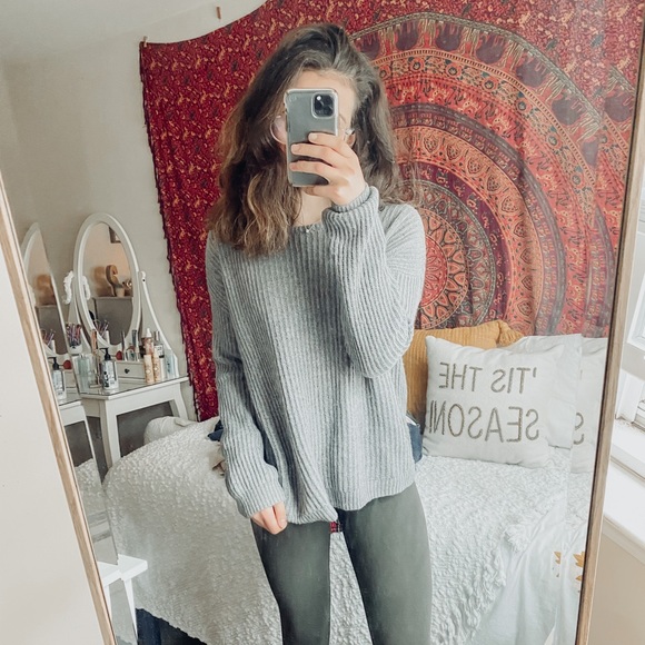 Brandy Melville Sweaters - FLASH SALE! Brandy Melville✨Grey Sweater